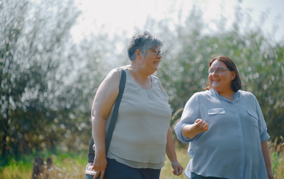 Menschen mit Diabetes, die auch unter psychischen Erkrankungen leiden, können sich professionelle Unterstützung holen und Halt in Communities oder bei Familie und Freunden finden.