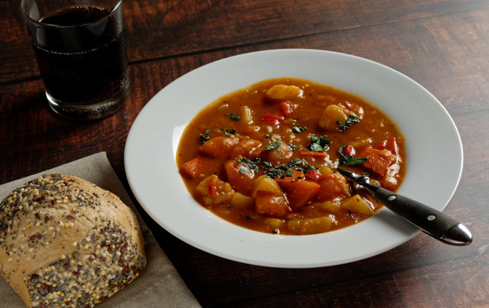 Vegetarisches Gulasch mit Kürbis